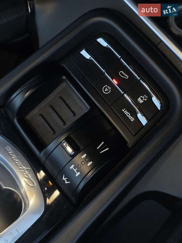 Позашляховик / Кросовер Porsche Cayenne 2011 в Тернополі