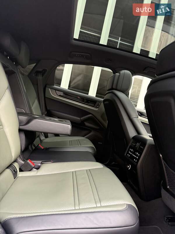 Внедорожник / Кроссовер Porsche Cayenne 2024 в Киеве