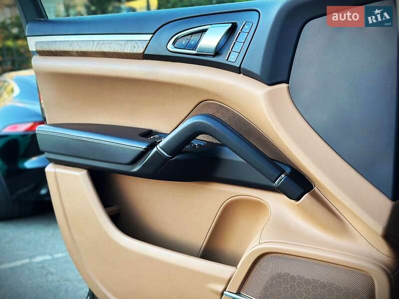 Внедорожник / Кроссовер Porsche Cayenne 2016 в Киеве фото 25 Внедорожник / Кроссовер Porsche Cayenne 2016 в Киеве