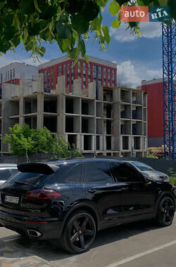 Внедорожник / Кроссовер Porsche Cayenne 2015 в Мироновке