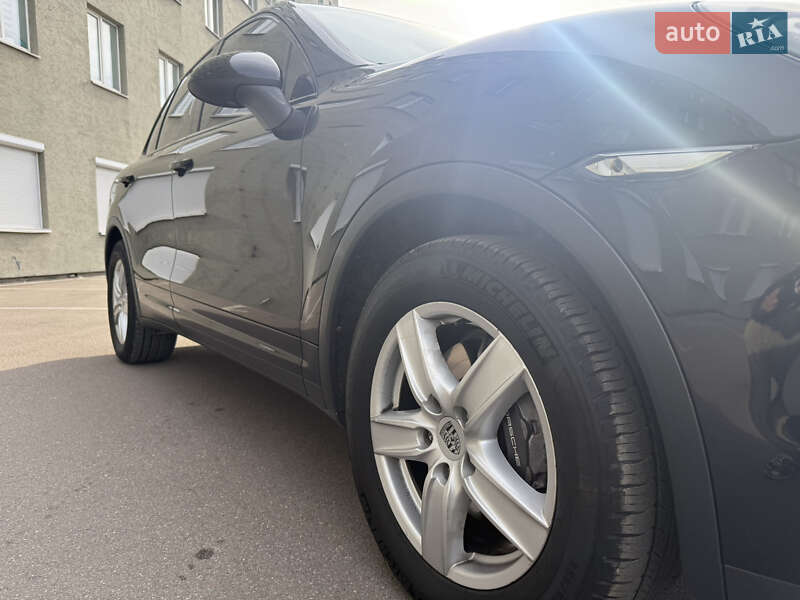 Внедорожник / Кроссовер Porsche Cayenne 2011 в Киеве