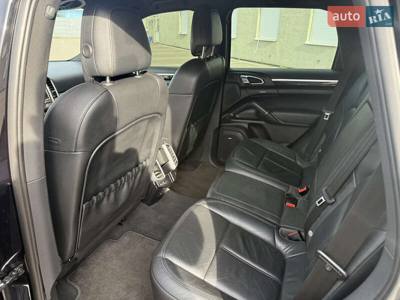 Внедорожник / Кроссовер Porsche Cayenne 2011 в Киеве