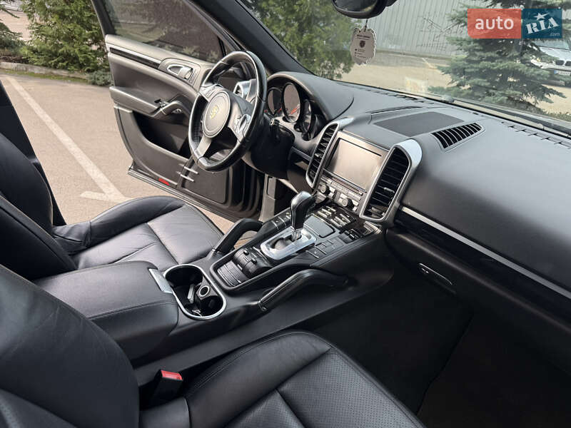 Внедорожник / Кроссовер Porsche Cayenne 2011 в Киеве