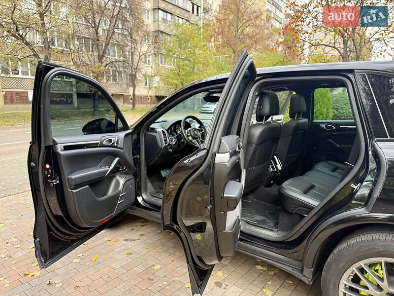 Внедорожник / Кроссовер Porsche Cayenne 2016 в Киеве фото 45 Внедорожник / Кроссовер Porsche Cayenne 2016 в Киеве