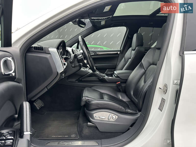 Внедорожник / Кроссовер Porsche Cayenne 2016 в Киеве фото 7 Внедорожник / Кроссовер Porsche Cayenne 2016 в Киеве