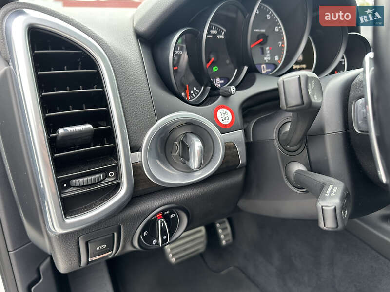 Внедорожник / Кроссовер Porsche Cayenne 2016 в Киеве фото 12 Внедорожник / Кроссовер Porsche Cayenne 2016 в Киеве