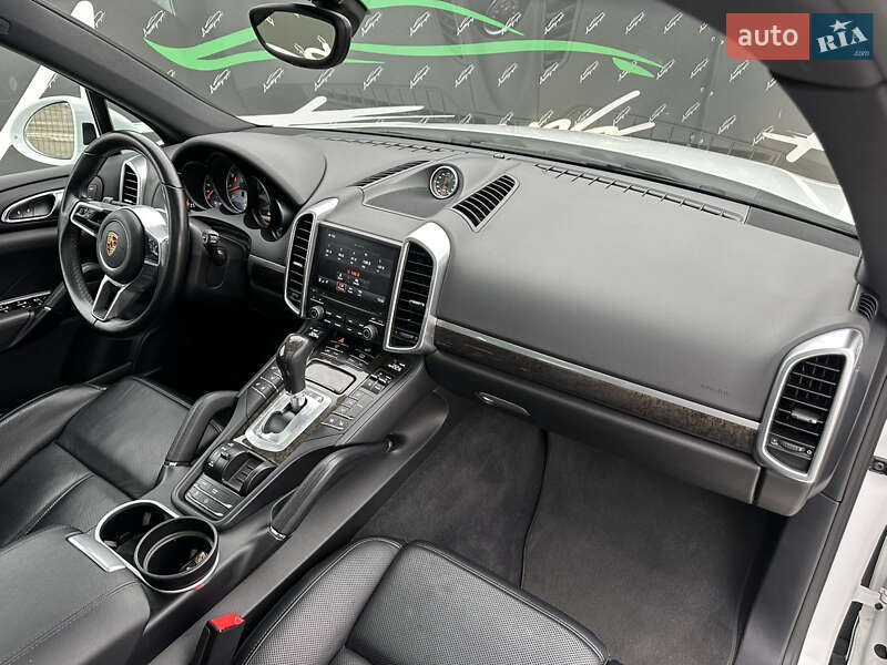 Внедорожник / Кроссовер Porsche Cayenne 2016 в Киеве фото 27 Внедорожник / Кроссовер Porsche Cayenne 2016 в Киеве