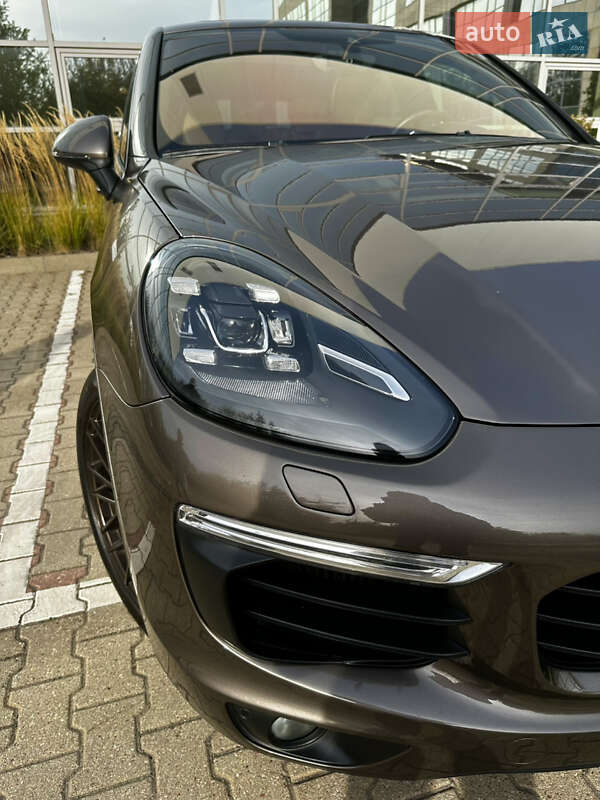Позашляховик / Кросовер Porsche Cayenne 2015 в Києві