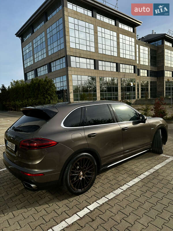 Позашляховик / Кросовер Porsche Cayenne 2015 в Києві