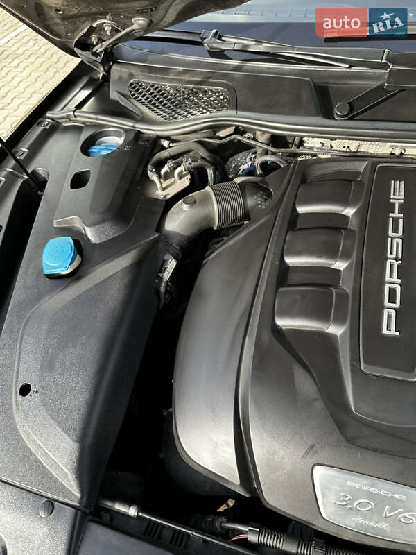 Позашляховик / Кросовер Porsche Cayenne 2015 в Києві