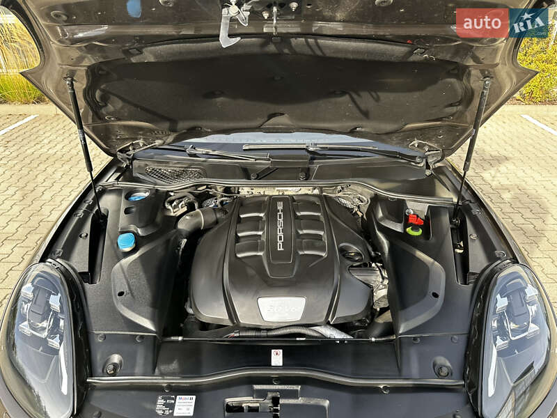 Позашляховик / Кросовер Porsche Cayenne 2015 в Києві