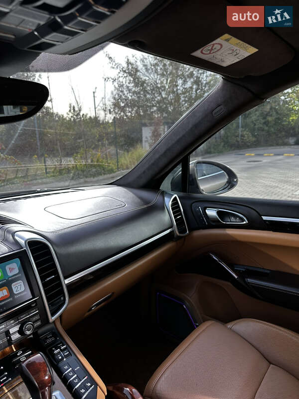 Позашляховик / Кросовер Porsche Cayenne 2015 в Києві