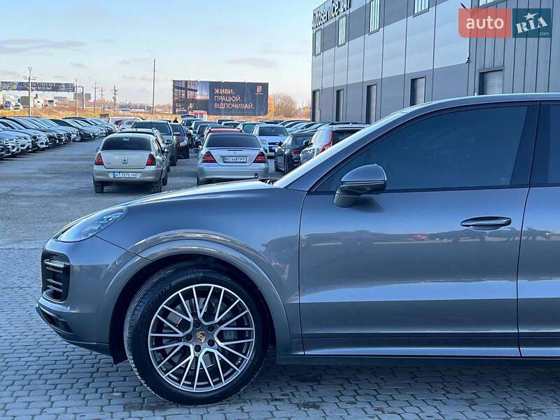 Позашляховик / Кросовер Porsche Cayenne 2019 в Львові