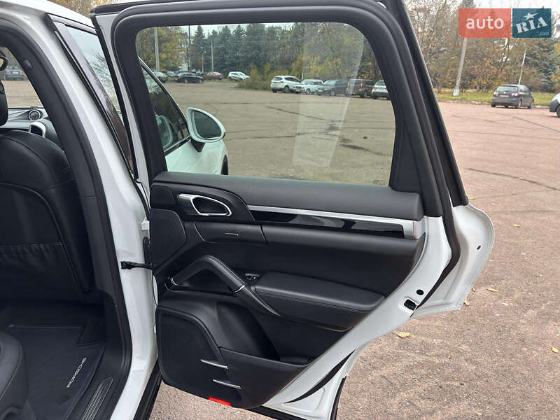 Позашляховик / Кросовер Porsche Cayenne 2015 в Ніжині