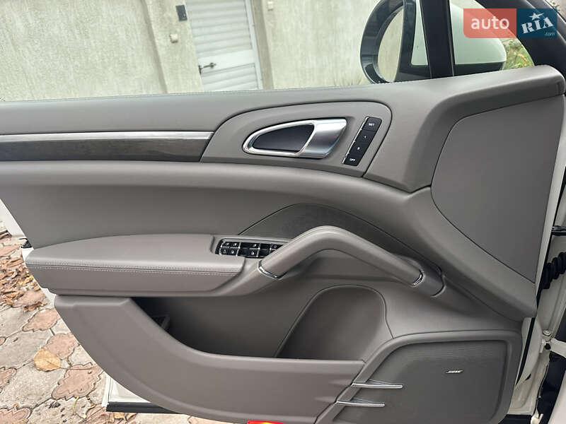 Внедорожник / Кроссовер Porsche Cayenne 2011 в Одессе фото 25 Внедорожник / Кроссовер Porsche Cayenne 2011 в Одессе