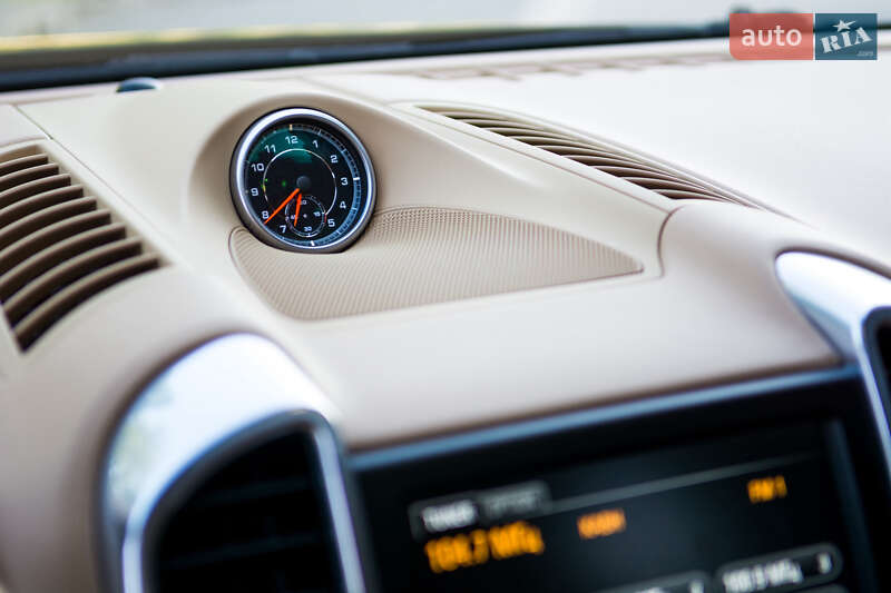 Позашляховик / Кросовер Porsche Cayenne 2012 в Івано-Франківську