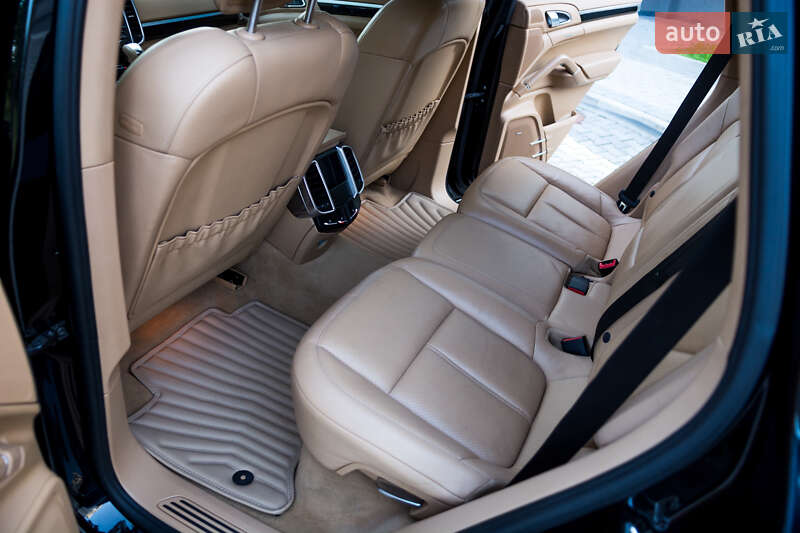Позашляховик / Кросовер Porsche Cayenne 2012 в Івано-Франківську
