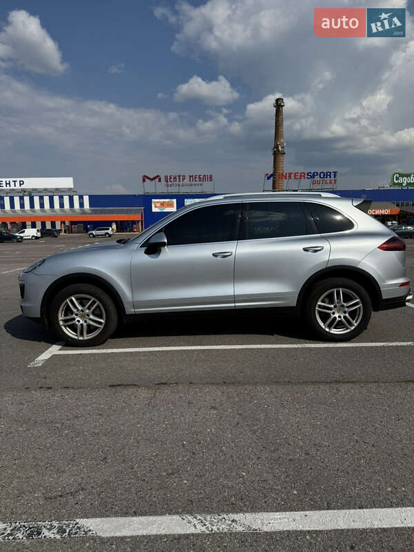 Позашляховик / Кросовер Porsche Cayenne 2015 в Самборі