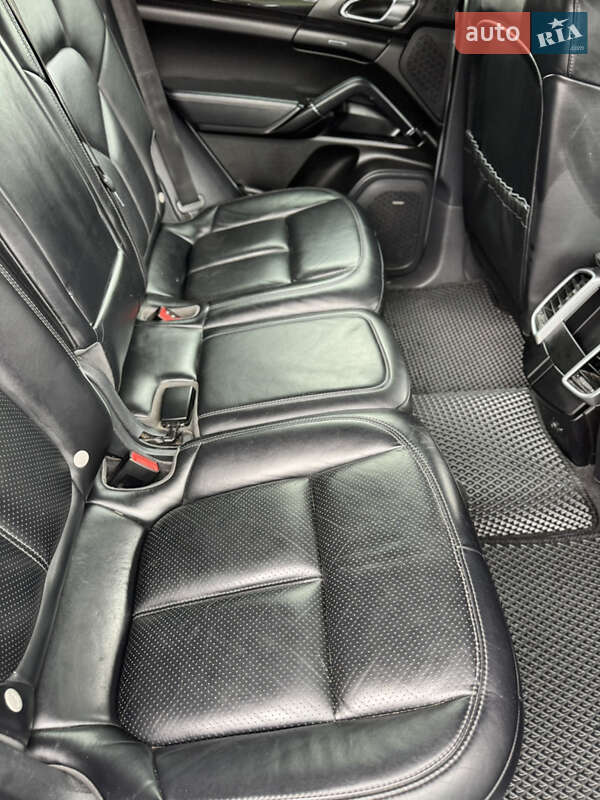 Позашляховик / Кросовер Porsche Cayenne 2015 в Самборі