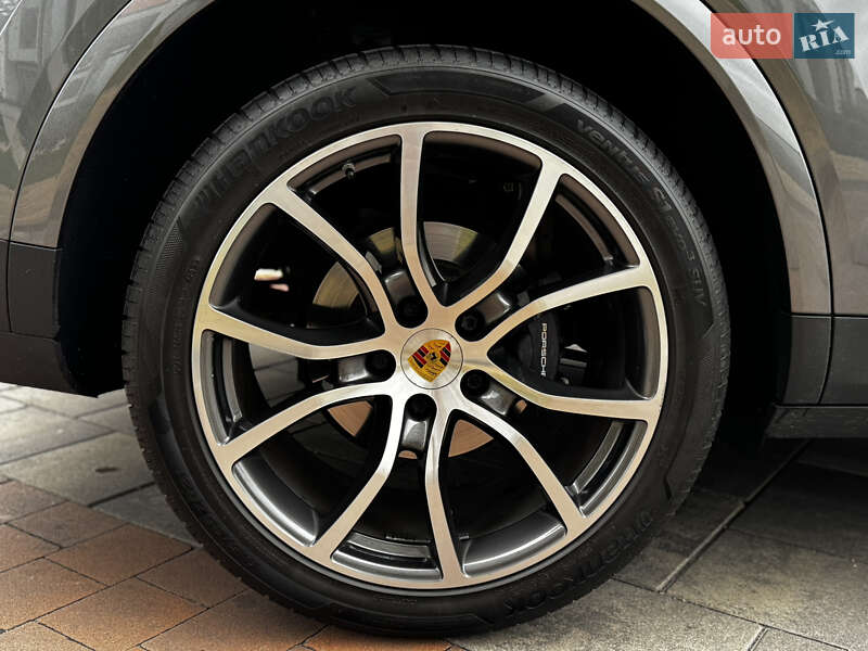 Внедорожник / Кроссовер Porsche Cayenne 2019 в Киеве
