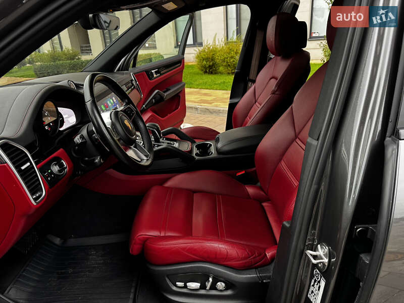 Внедорожник / Кроссовер Porsche Cayenne 2019 в Киеве