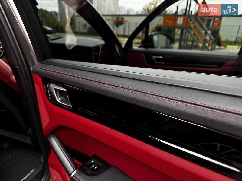 Внедорожник / Кроссовер Porsche Cayenne 2019 в Киеве