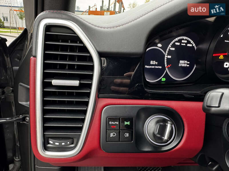 Внедорожник / Кроссовер Porsche Cayenne 2019 в Киеве