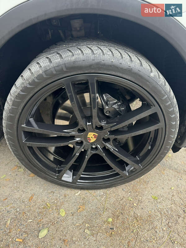 Внедорожник / Кроссовер Porsche Cayenne 2012 в Днепре