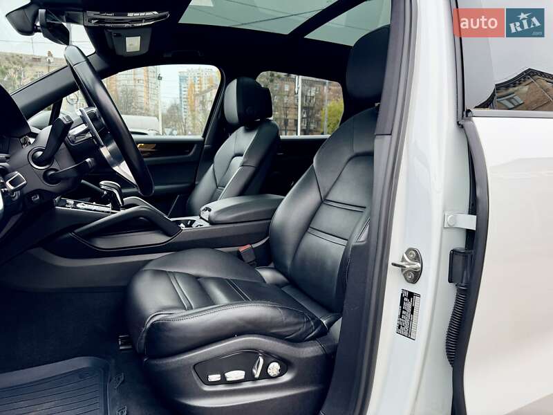 Внедорожник / Кроссовер Porsche Cayenne 2018 в Киеве фото 17 Внедорожник / Кроссовер Porsche Cayenne 2018 в Киеве