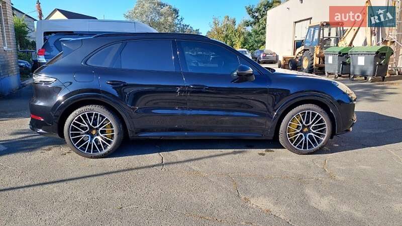 Внедорожник / Кроссовер Porsche Cayenne 2019 в Киеве