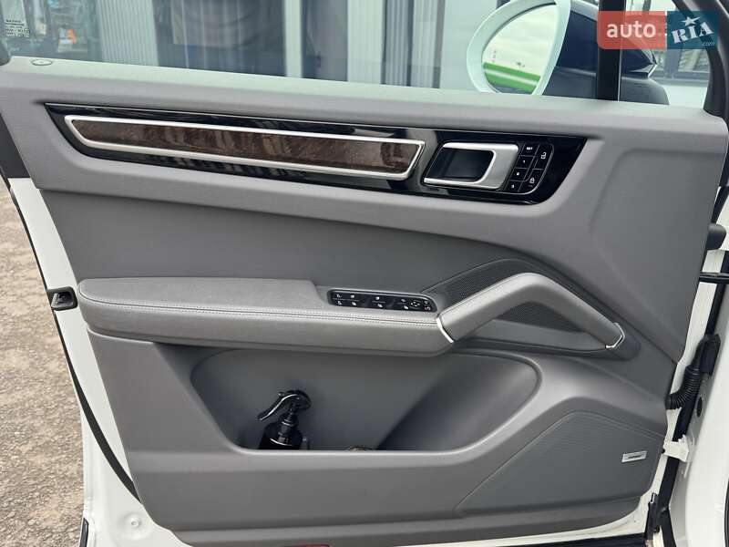 Внедорожник / Кроссовер Porsche Cayenne 2018 в Тернополе