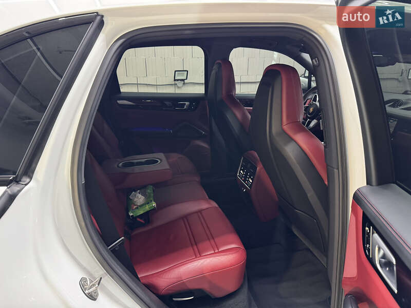 Внедорожник / Кроссовер Porsche Cayenne 2018 в Киеве