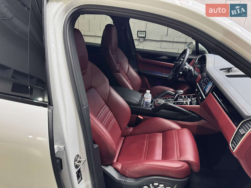 Внедорожник / Кроссовер Porsche Cayenne 2018 в Киеве