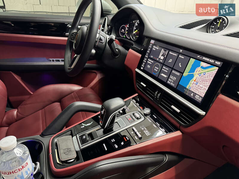 Внедорожник / Кроссовер Porsche Cayenne 2018 в Киеве