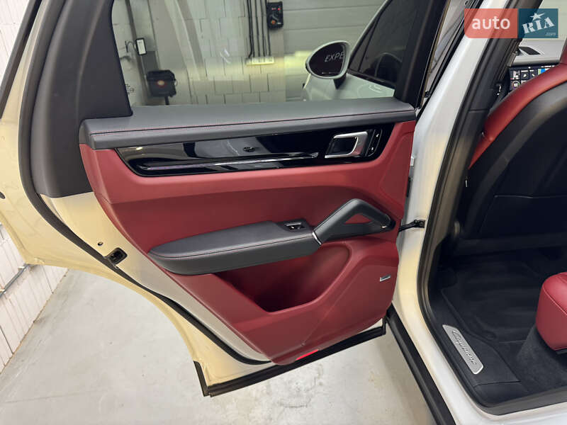 Внедорожник / Кроссовер Porsche Cayenne 2018 в Киеве