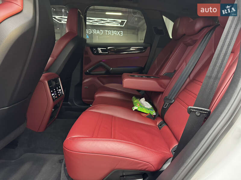 Внедорожник / Кроссовер Porsche Cayenne 2018 в Киеве