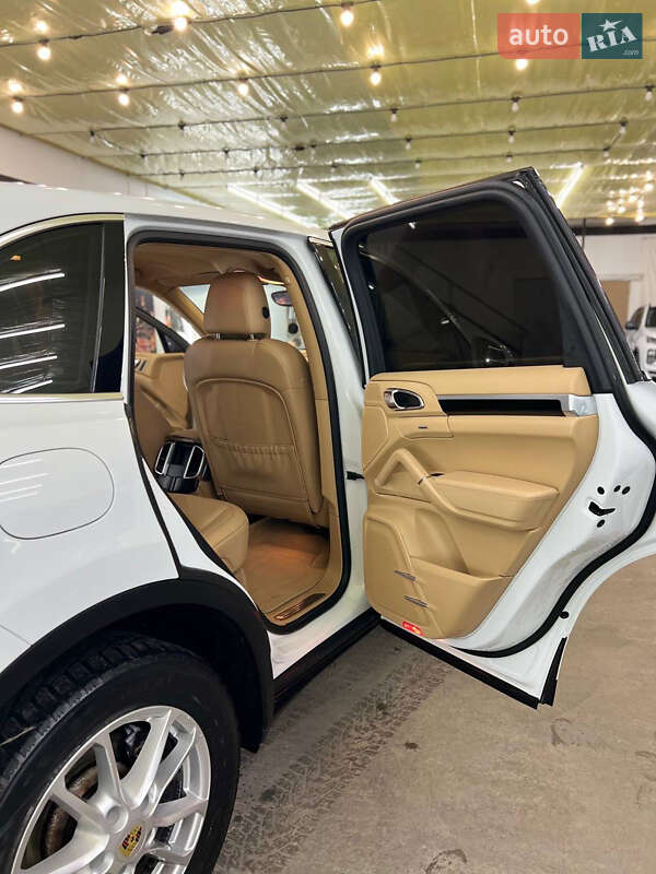 Внедорожник / Кроссовер Porsche Cayenne 2015 в Виннице