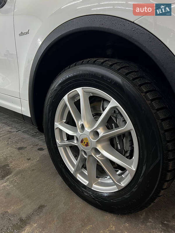Внедорожник / Кроссовер Porsche Cayenne 2015 в Виннице