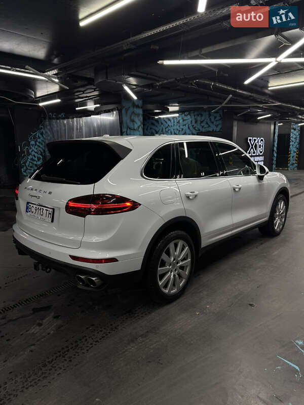 Позашляховик / Кросовер Porsche Cayenne 2014 в Києві