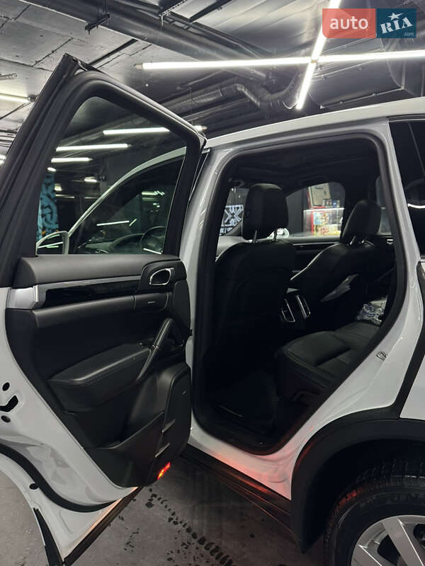 Позашляховик / Кросовер Porsche Cayenne 2014 в Києві