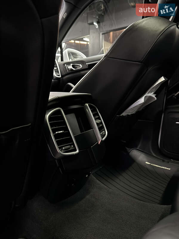 Позашляховик / Кросовер Porsche Cayenne 2014 в Києві