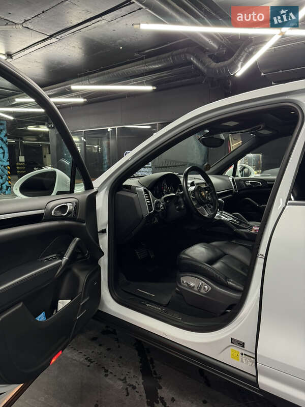 Позашляховик / Кросовер Porsche Cayenne 2014 в Києві