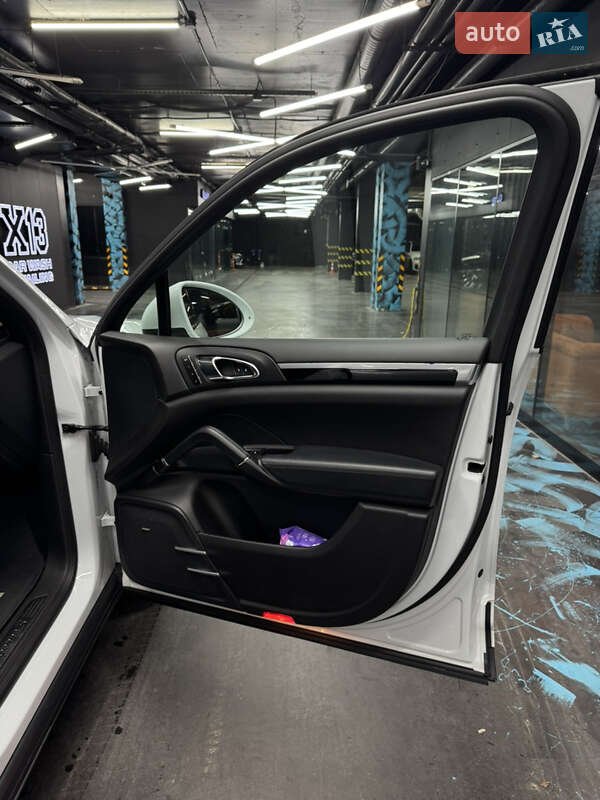 Позашляховик / Кросовер Porsche Cayenne 2014 в Києві