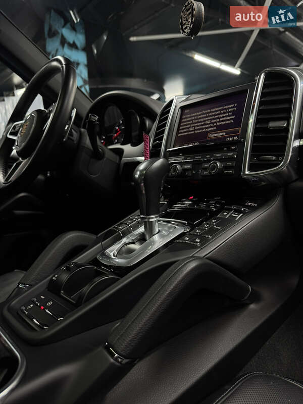Позашляховик / Кросовер Porsche Cayenne 2014 в Києві