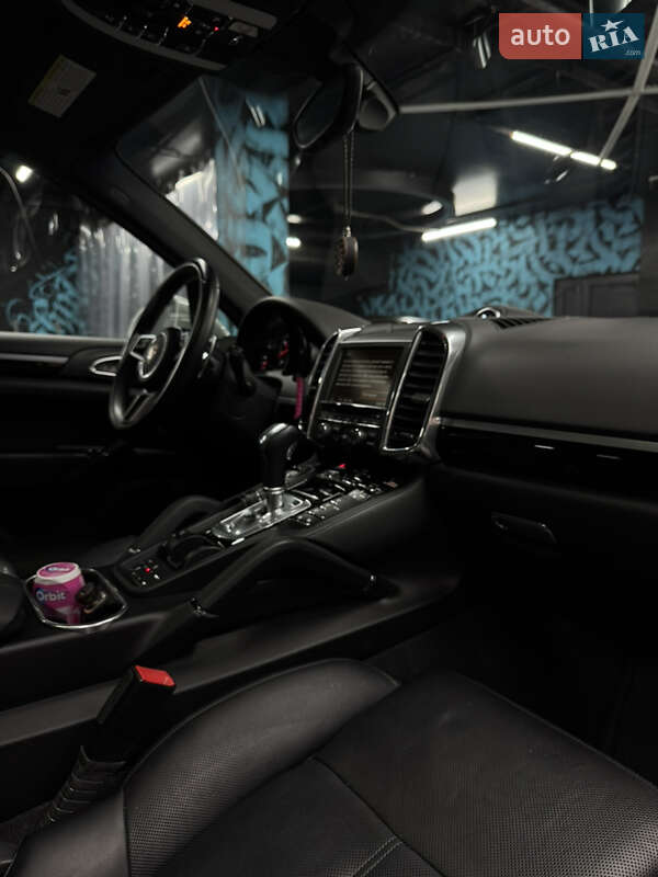 Позашляховик / Кросовер Porsche Cayenne 2014 в Києві