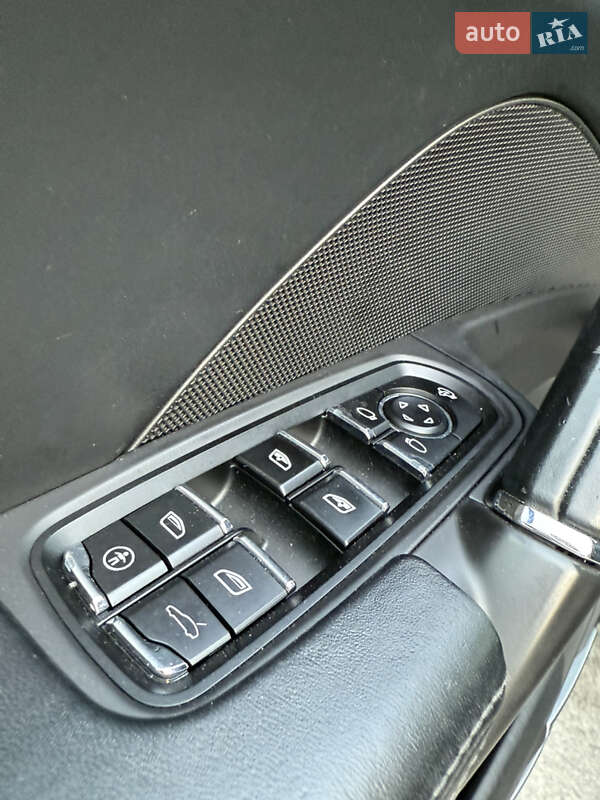 Внедорожник / Кроссовер Porsche Cayenne 2011 в Ровно