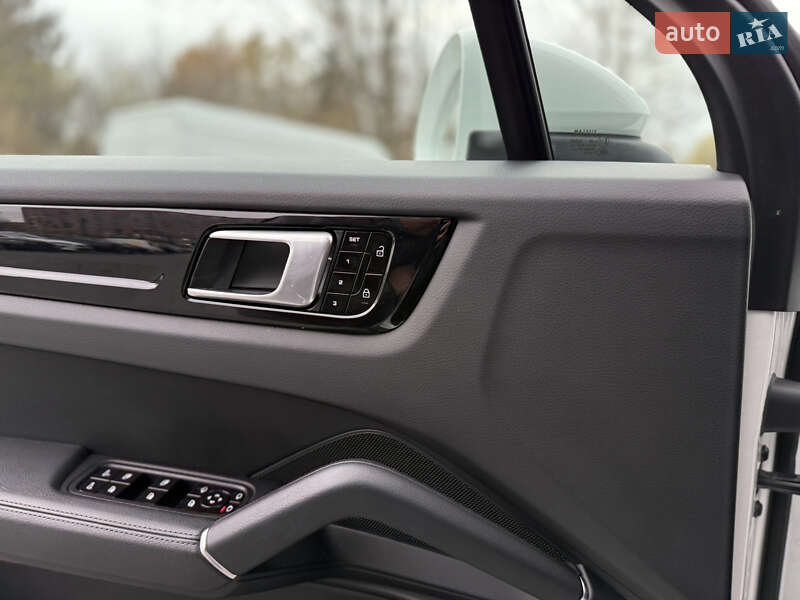 Внедорожник / Кроссовер Porsche Cayenne 2021 в Львове