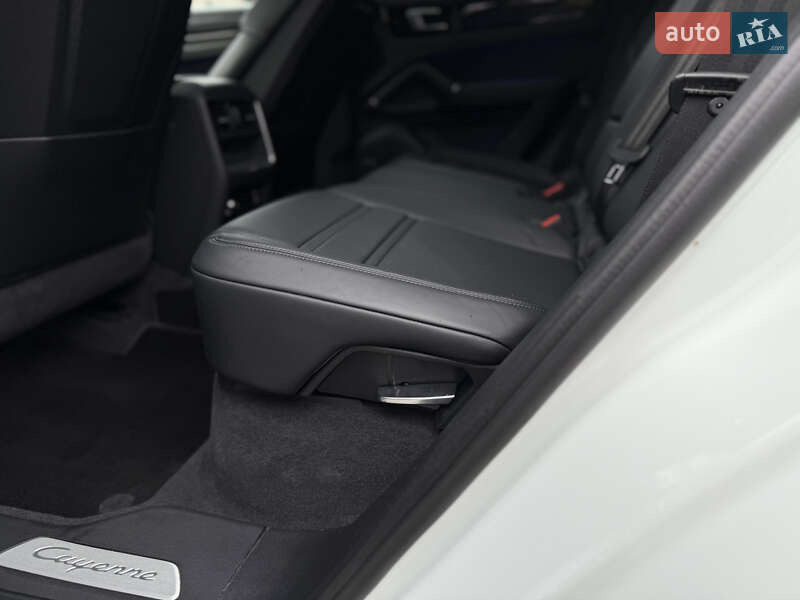 Внедорожник / Кроссовер Porsche Cayenne 2021 в Львове