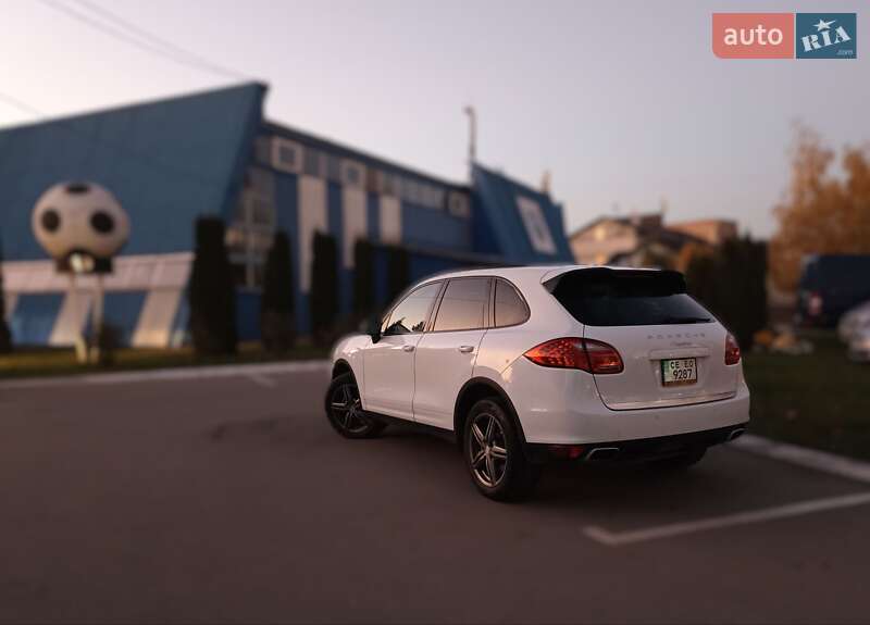 Внедорожник / Кроссовер Porsche Cayenne 2012 в Черновцах