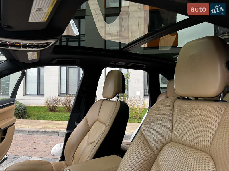 Позашляховик / Кросовер Porsche Cayenne 2017 в Києві